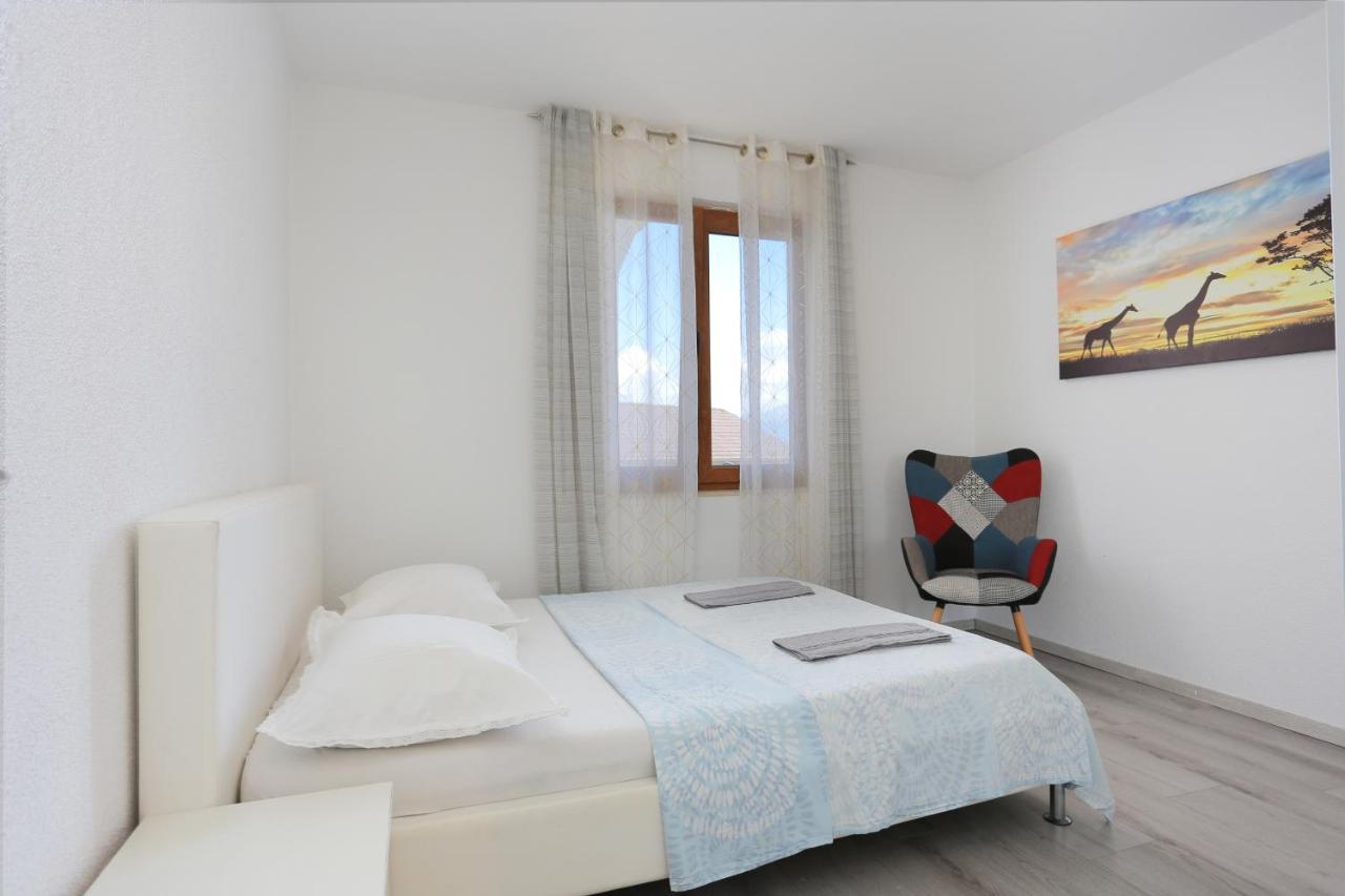 Apartments With A Parking Space Mastrinka, Ciovo - 4324 トロギール エクステリア 写真