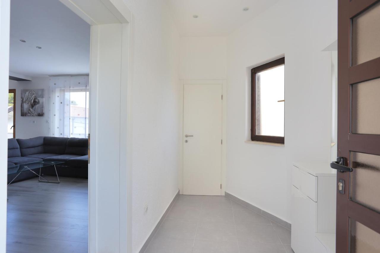 Apartments With A Parking Space Mastrinka, Ciovo - 4324 トロギール エクステリア 写真